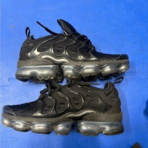Nike VaporMax Black Size 9 w/ Box – Good Condition